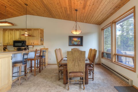 Have dinner with a view | Main Level