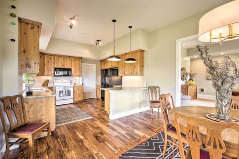 Dining Area | Dishware & Flatware