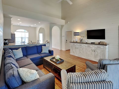 Living  - Sleeper Sofa (Queen)