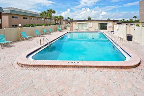 Giant pool and hot tub, to mix things up instead of the ocean. 