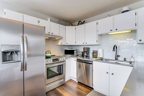 Kitchen | Drip Coffee Maker | Spices Provided | Dishwasher