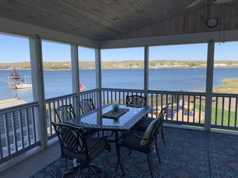 Enjoy all of your meals and drinks right on the water!