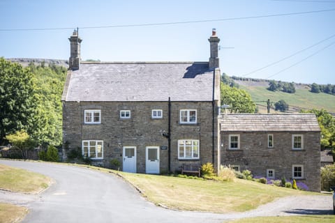Knight's Rest, Castle Bolton: Only a short stroll to the impressive Medieval Castle Bolton and 15 minutes from the market town of Leyburn