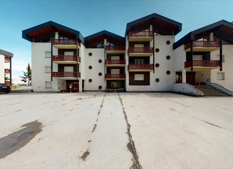 Building, Sky, Window, Asphalt, Land Lot, Plant, Architecture, Tree, House