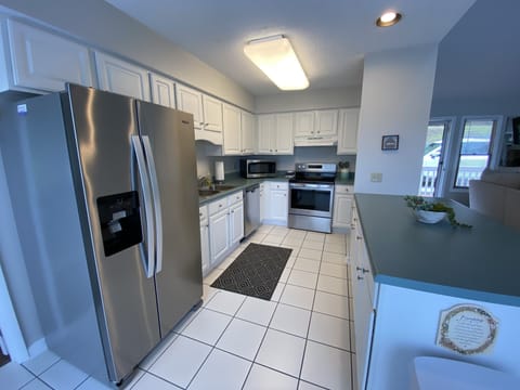 Clean Kitchen - Updated Appliances - Eat at Island and Prep Area
