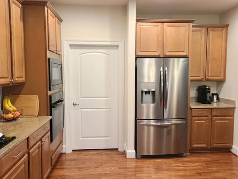 Kitchen - Keurig K-Duo with single serve or classic drip pot options