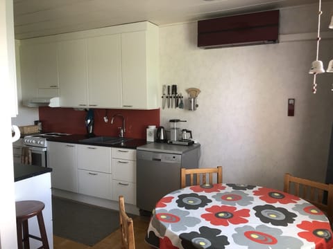 Spacious kitchen with all appliances