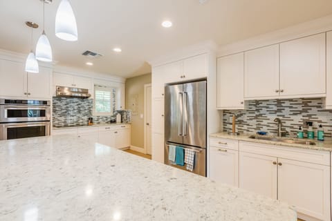 Fully equipped kitchen in community room