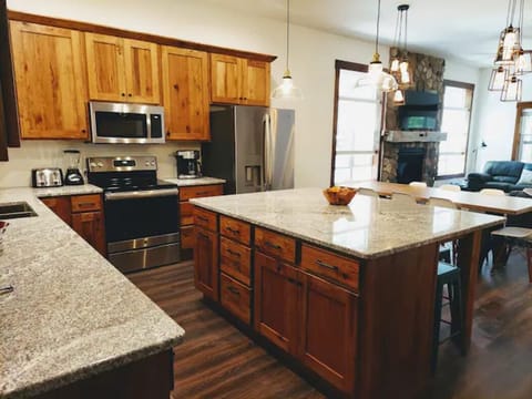 2c327f06-e65d-4fd6-a6e4-c8cfe199a992