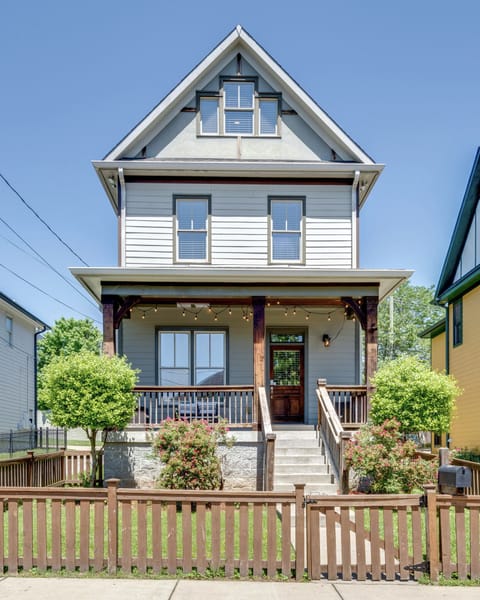 Enjoy your 3 story downtown Nashville home away from home!
