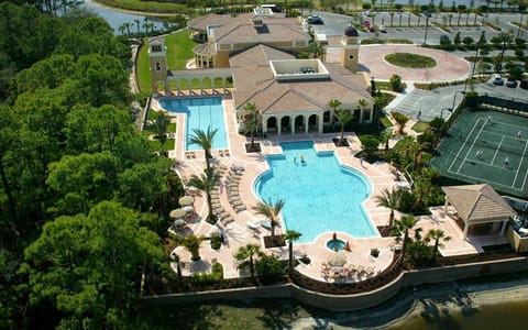 Enjoy a resort holiday in one of the finest communities in Venice