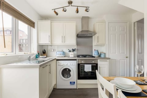 Coast Away - Moments from Poole Quay House in Poole