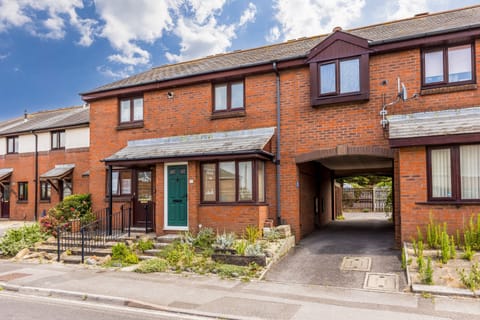 Coast Away - Moments from Poole Quay House in Poole