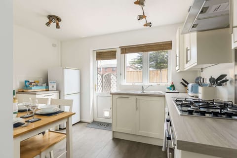 Coast Away - Moments from Poole Quay House in Poole