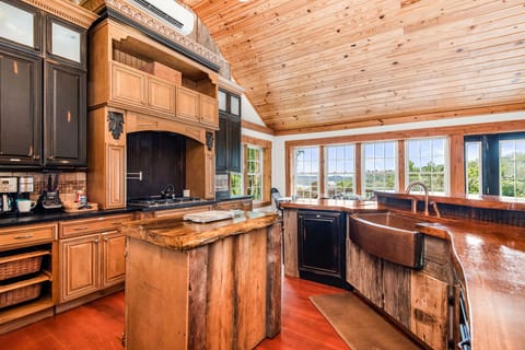 "I'd add they had more utensils and kitchen aids than we imagined..these are seasoned hosts who 'get it'.  If nothing else, the star gazing was worth the trip." February 2024