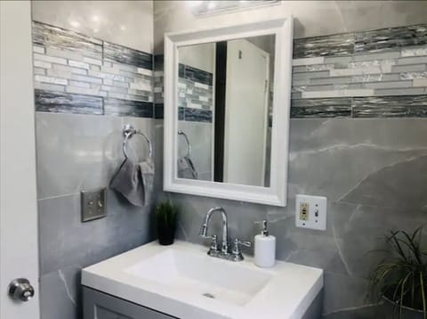 Full Upstairs bathroom 