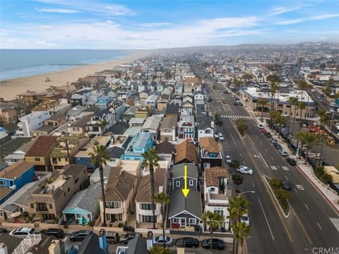 6 Houses from the beach