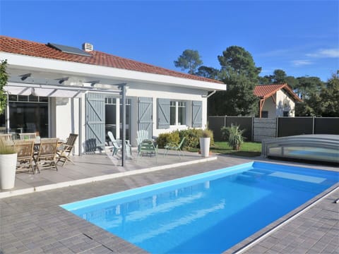 Plant, Water, Property, Sky, Building, Swimming Pool, Azure, Window, Tree, Architecture