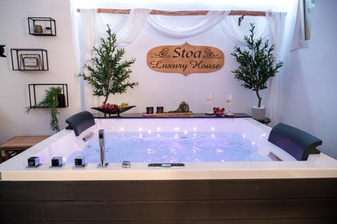 Stoa Luxury House - Relaxation Room with Heated Spa Whirlpool