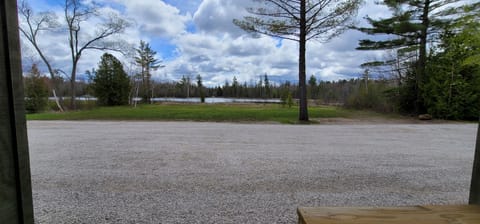 The Leelanau Sleeps 4 Fiber Optic WI-FIClose to Traverse City Crystal Mountain Apartment in Interlochen