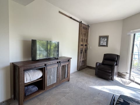 Barnroom door room, another view