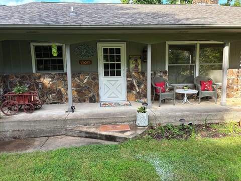 Effie's welcomes you warmly. We're glad you're here!