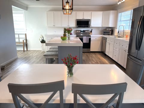 Dining room fits 6 people