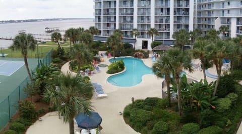 Exterior/Pool