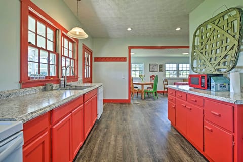 Kitchen | Cooking Basics | Trash Bags/Paper Towels Provided