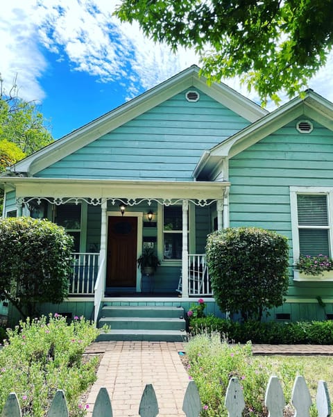 Welcome to the Chico Charmer!
