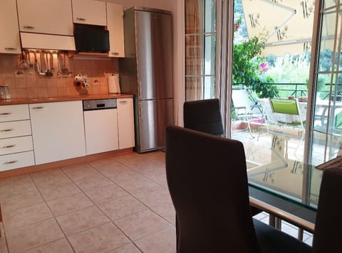 fully equipted kitchen