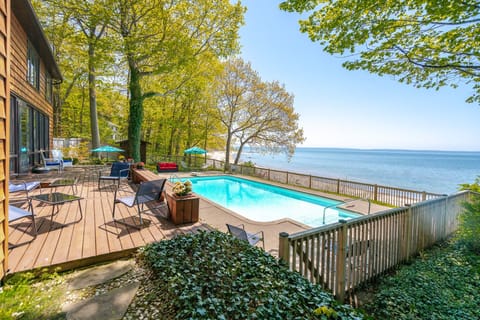 Pool view and lake view