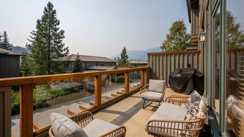 Deck with Seating & Barbecue