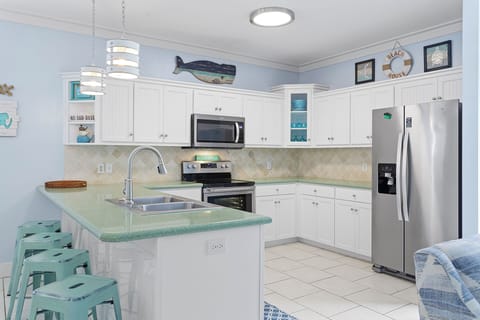 02-Emerald-Ayes-Kitchen