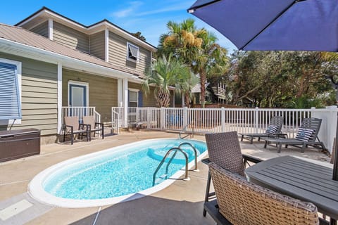 23-Emerald-Ayes-Pool