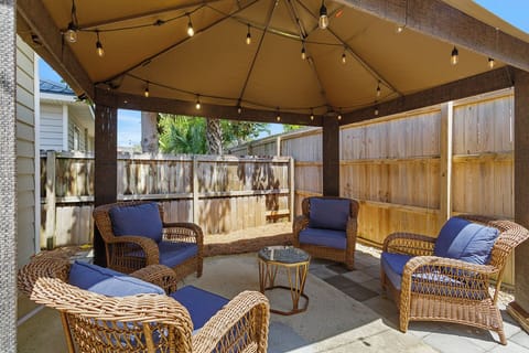 10-Emerald-Ayes-Cabana