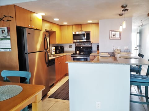Kitchen with breakfast bar