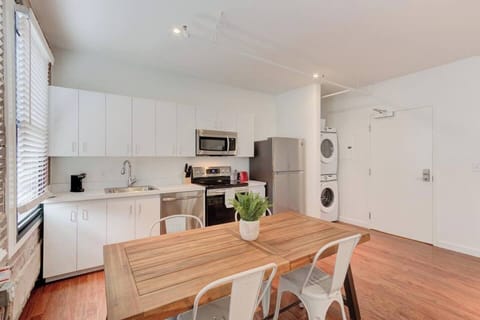 Slow down and savor the moment. Focus on the simple pleasure of eating a hearty homecooked meal or a takeout from the array of mouthwatering restos nearby.