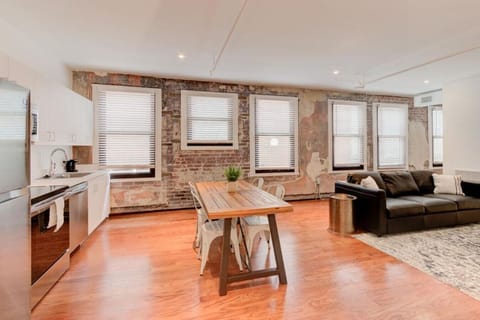 The apartment has a pleasant flow to it and plenty of natural light that boosts a cheery mood and energy all day. There are blinds in every window that allow you to control the amount of natural light that comes in.