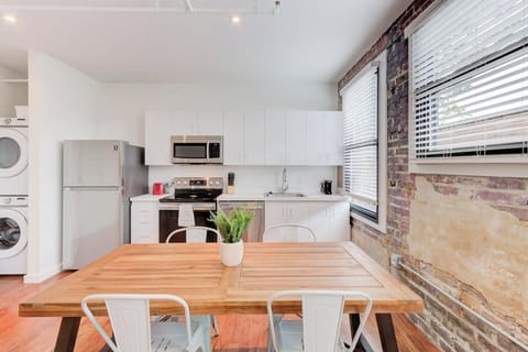 The fully equipped modern kitchen has all the basics to warm up leftovers or takeout food and even cook up a quick hearty meal- Pots, pans, salt, pepper, olive oil, and all that jazz you’ll need for your stay.