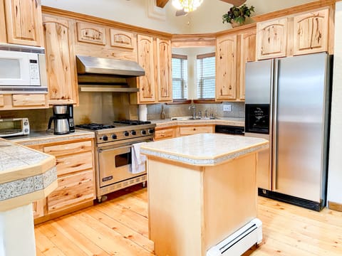 Open and well-stocked kitchen with professional grade Viking stove!
