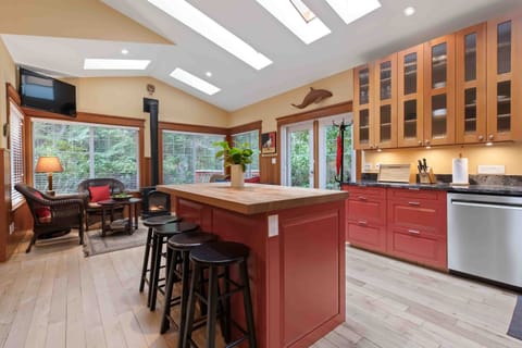 Extra seating at the kitchen island