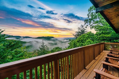 Amazing sunrise/set Smokey Mountain View’s you don’t want to miss!