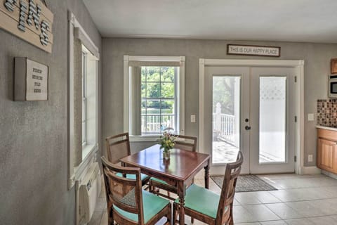 Dining Area | Dishware Provided