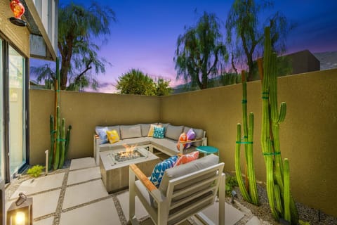 Outdoor Patio Seating – Perfect for Gatherings, Laughter & Stargazing