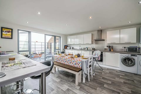 Kitchen & Dining Area: Bright and airy space perfect for culinary adventures and cozy meals!