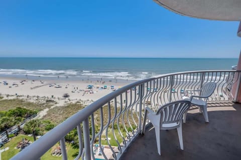 Balcony with Amazing Views of the Ocean☀️