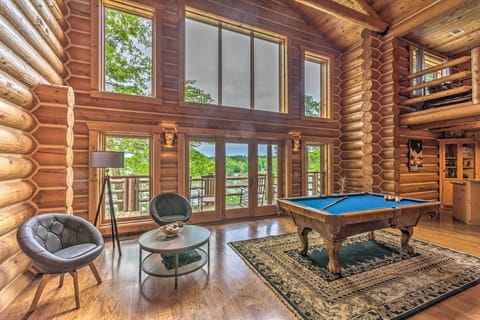 Royal Vacation Rental Cabin | 4BR | 2.5BA | 2 Stories | 2,960 Sq Ft
