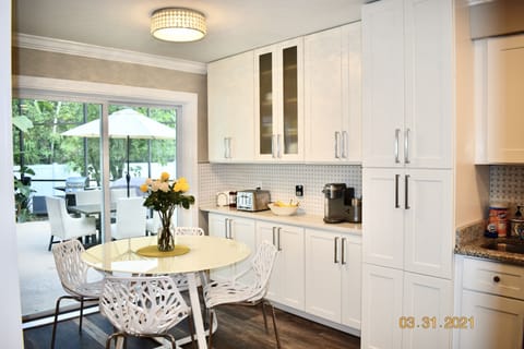 670437A4 7B72 4158 ADE4 3317112BA5A5 1 201 a