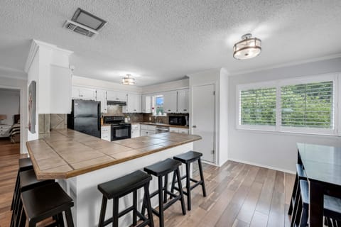 Fully stocked kitchen!